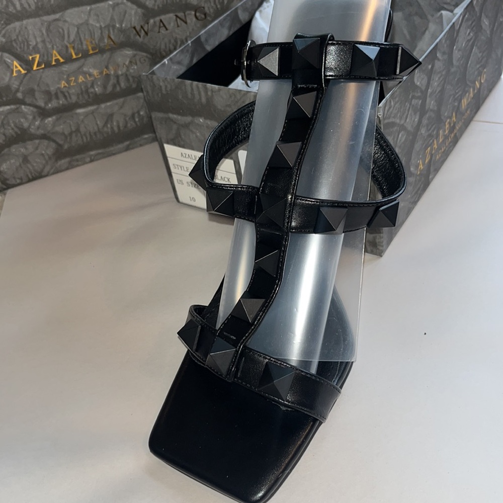 AZALEA WANG GIVE YOU EVERYTHING CHUNKY SANDAL IN BLACK (Valentino Vibes) - Picture 2 of 10